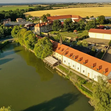 Hotell Certousy 3*