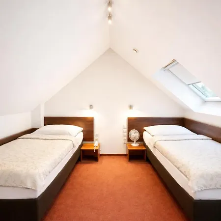 Certousy Otel Prag